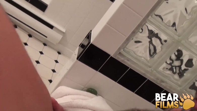 Bear Films: Bearfilms - beren Cooper Hill en Marc Angelo hard zonder condoom