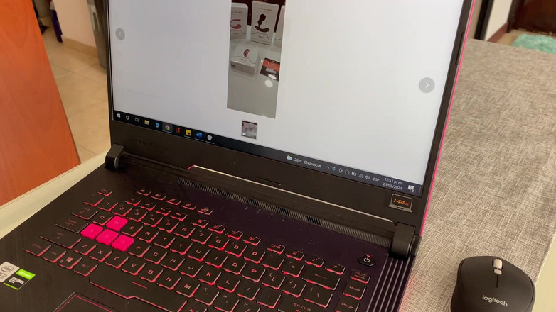 Naty Delgado: Üppige öffentliche üppig!! Meine stiefschwester entdeckt mich und prüft mich dann!! Ich...