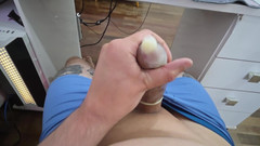 Lkdick8: Pene gigante y grueso libera leche en el preservativo