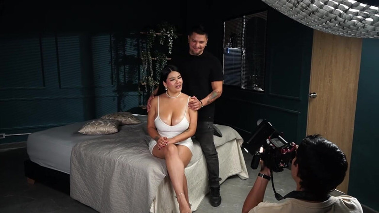 Issane: Za scénou! Velká latinskoamerická žena šukána masérem, on ji uvolňoval rukama a...