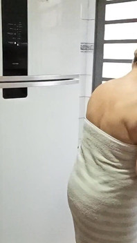 큰 자지를 빨아주기 위해 을 빨아