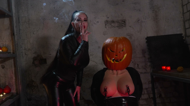 MissAlessaMilano: Halloween Nipple and Smoking Fetish