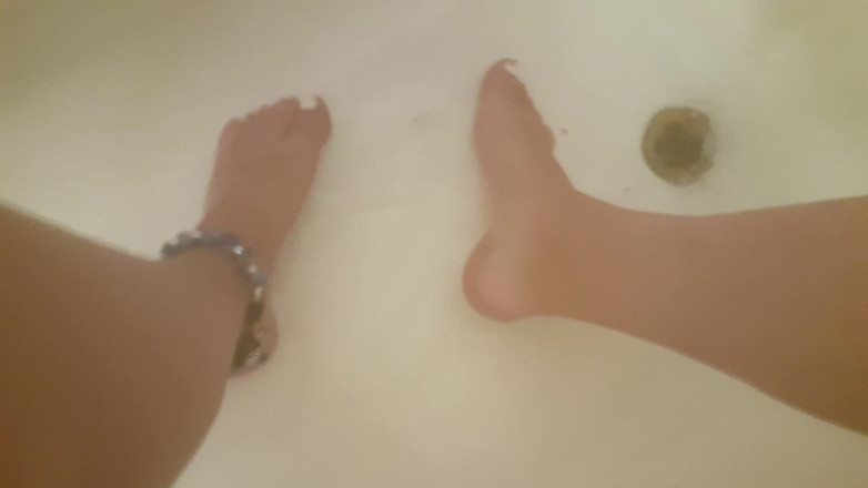 Alli Anderson: Mencuci kaki kotorku