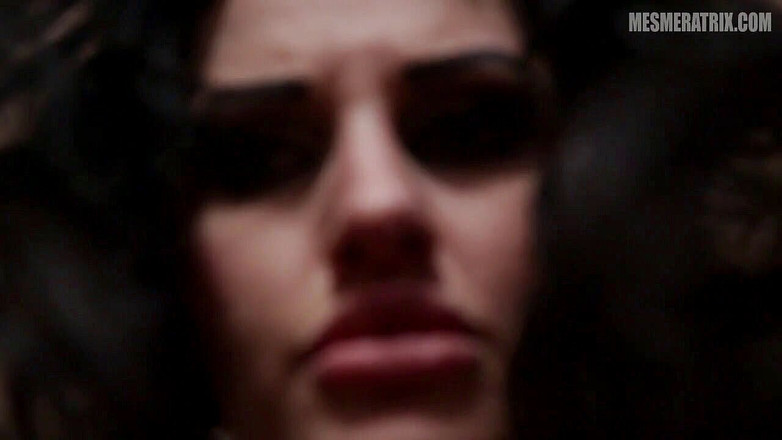 Lady Mesmeratrix Official: Awak seorang lelaki kecil yang kongkek