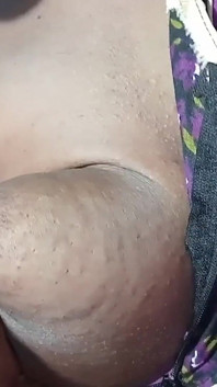 Tamil esposa lavando roupa