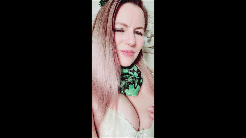 Nikki Nevada: 圣帕特里克节继子假阳具操逼和撸管