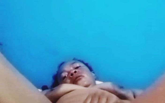 Sugarmama video call mutual masturbation: Mama speelt haar poesje tijdens een videogesprek, ep6