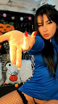 Halloween JOI prowadzona ręczna stymulacja z Emnauelly Raquel drażniącą i siedzącą na twoim kutasie.