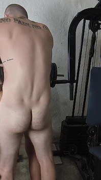 Keldai besar di dalam gim