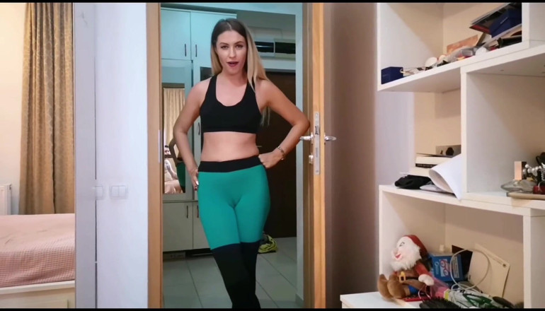 Erotic Tanya: Špinavé ponožky JOI