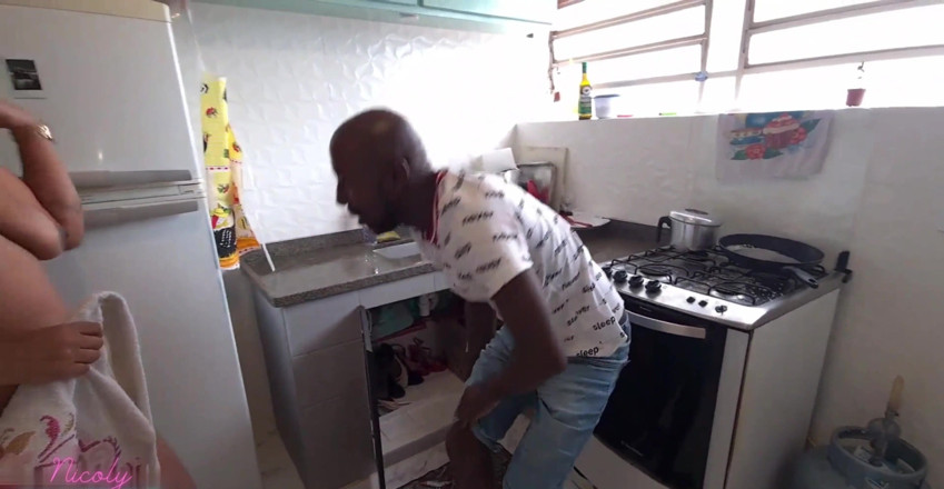 Nicoly Mattos: Plumber Fetish: I Stayed in a Towel and Took a...