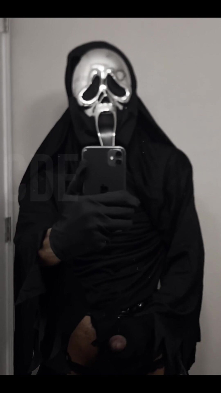 Boy Wonder: 在完整的尖叫角色扮演中抚摸这个厚厚的黑色鸡巴