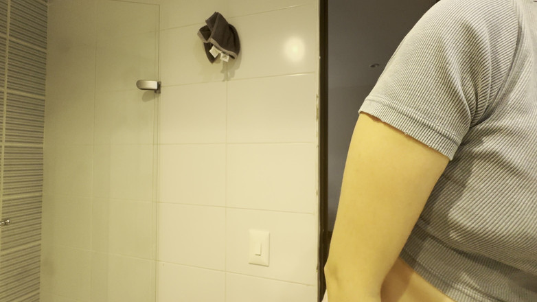 scarlettandc: 他向我的室友暗示我们发生了性关系