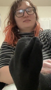 撸管指挥：在我检查你的鸡巴时崇拜我的脚