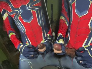 SinglePlayerBKK: Branlette dans un costume de Spider-man.