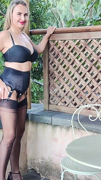 Stuzzicare in calze di vero nylon