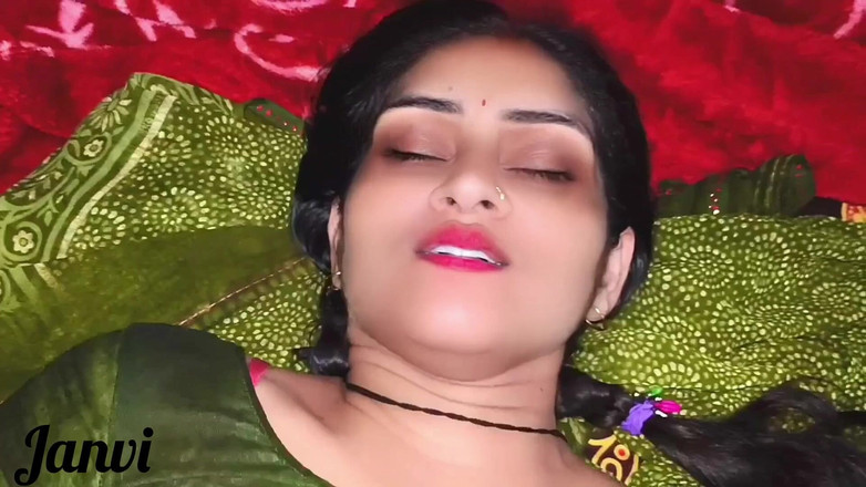 Village studio: 침실에 혼자 있는 배다른 여동생이 나에게 섹스를 권유해, 힌디어 음성으로 삼촌 힌디어 섹스 비디오