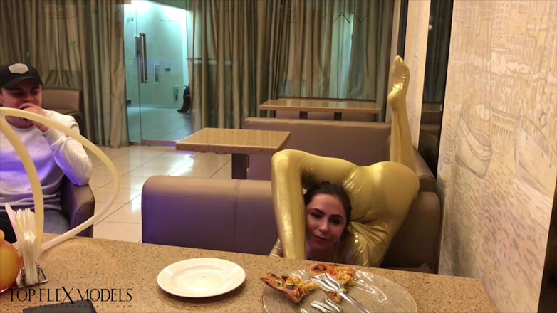 Flexilady: Ruslana Flexible Spandex Fun