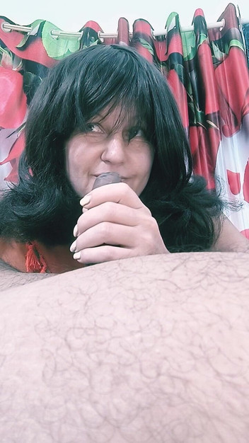 Bolly Karma: Seorang awek cantik menjilat pantat dan bermain.