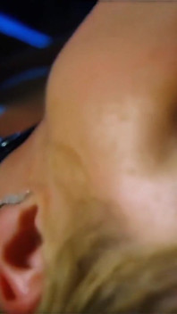 Cathy Heaven est une strip-teaseuse excitée