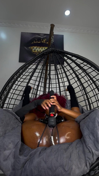 SEXXY-DAISY: डिल्डो में मुट्ठी घुसाना निश्चित रूप से मेरा अंत होगा