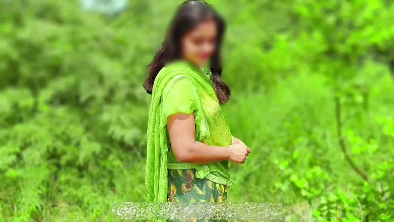 Your_aisha: Awek desi kampung mandi di dalam hutan, dan mengongkek pepek...