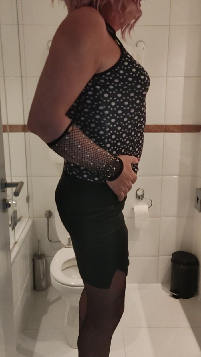 Ashlie: Sissy Training, How Should She Pee?