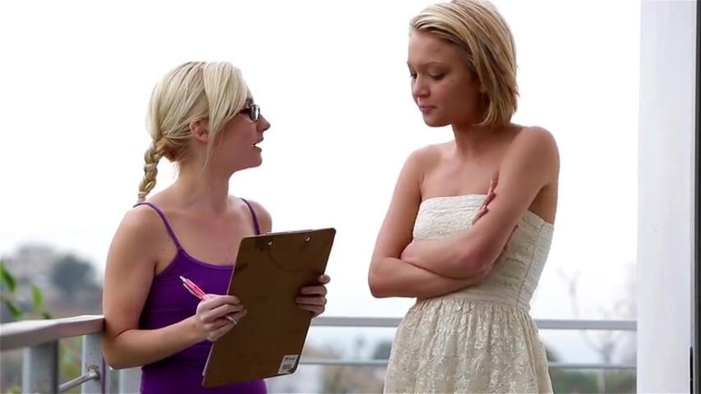 Lesbian Stories: Blonďatá teenagerka líže vlhkou kundu své přítelkyně