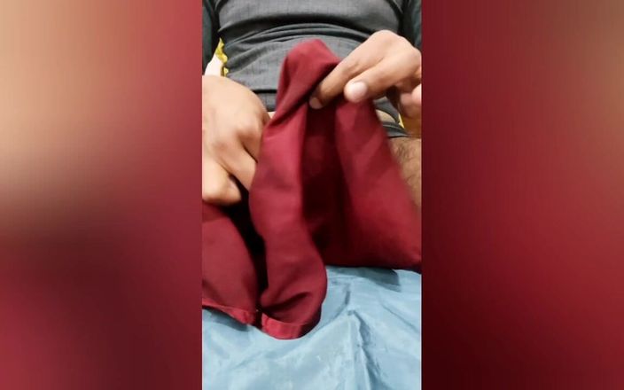 Satin And Silky: Атласний шовк мастурбує порно - розтирання голови члена з атласним шовковистим бордовим костюмом медсестри (84)