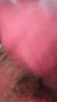 Masturbándose tan cachonda después de hacer ejercicio.
