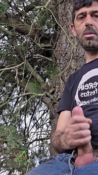 Hetero chlap masturbuje v lese