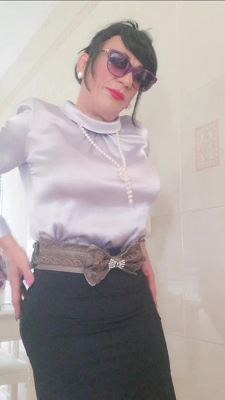 Yusti: Transvestite chlapec v soukromí