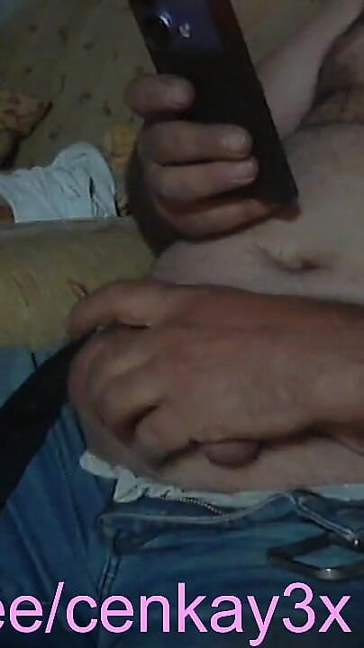 Hairy Horny Bear Cums at the End of the Broadcast (Masculer Turkish bear) Hairy Horny Bear Cums at the End of the Broadcast (Masculer Turkish bear)