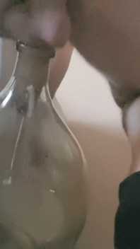 Big Glass Bottle Fuck - permintaan