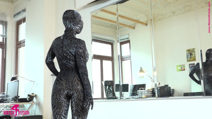 Fem Latex: Sportovní cvičení v latexu a zentai