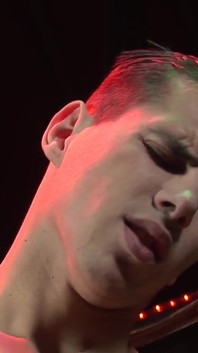 คลิปพิเศษ Bareback: ซ้อมบนเวทีเย็ดตูดกัน เพื่อเตรียมโชว์สตริปทีส