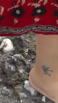 Jen Shows up Her Naked Feet in the Sand