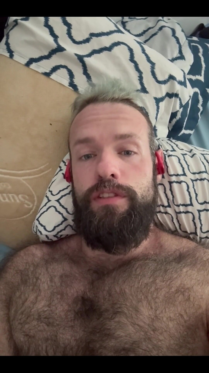 BeefyCanuck: Hei! Actualizarea canalului pentru Luna Mândriei!