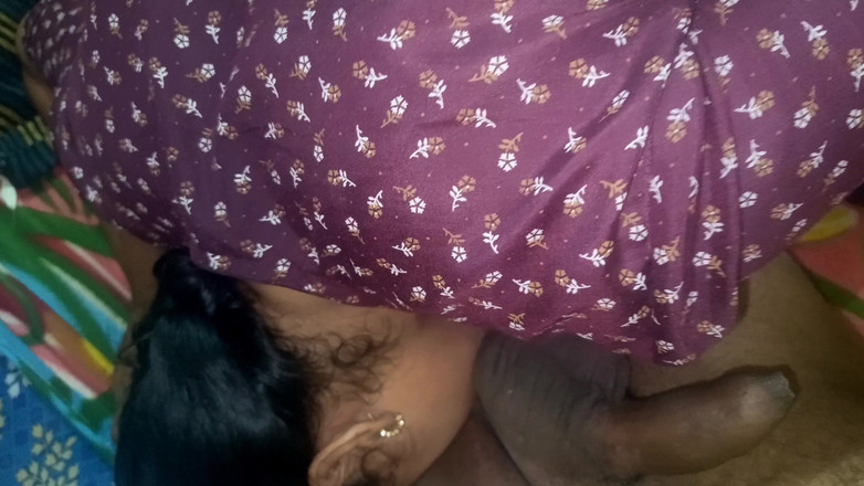 Ilakkiya: チェンニの主婦のホットフェラチオ付きライド