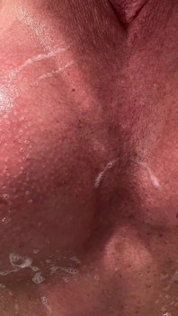 Kandys, adoration des muscles, l’heure de la douche