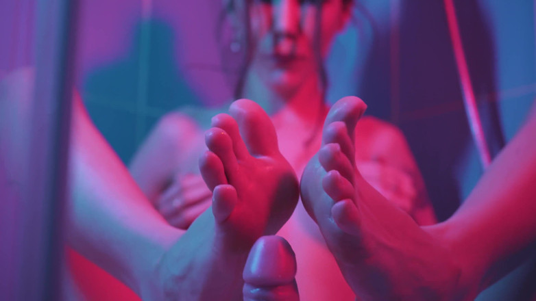 Pink Lights Entertainment: YourBabyPearl - ฟุตเฟติช ฉ่ำน้ำแตกในห้องน้ำ