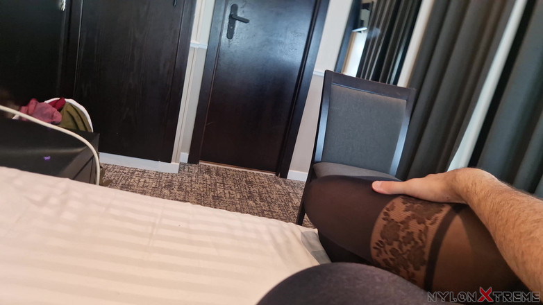 Nylon Xtreme: Perspektive Julia Kate 1. Verkleidung Nylon-Pompom-Mädchen