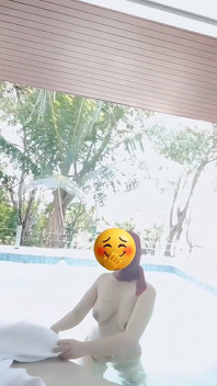 Hijab Naakt Douche In Het Zwembad