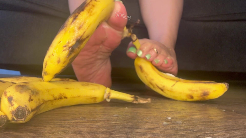 SofieeSoles: バナナを5個剥いてから潰しました