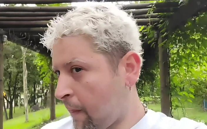Marcosninfo: Me atraparon mostrándome en un baño público después de chupar...