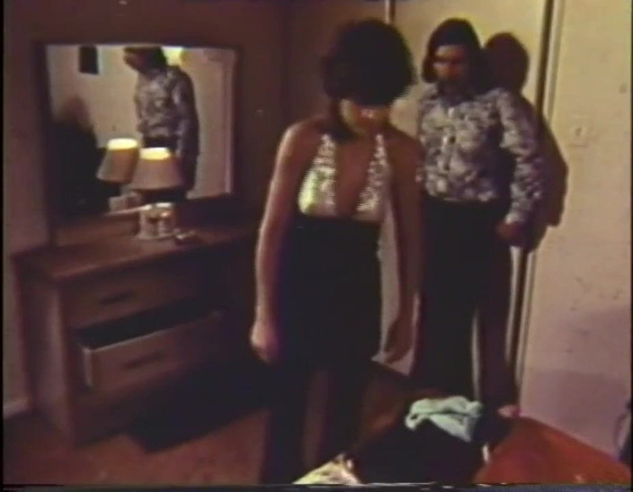 Vintage megastore: Pasangan miang berseronok