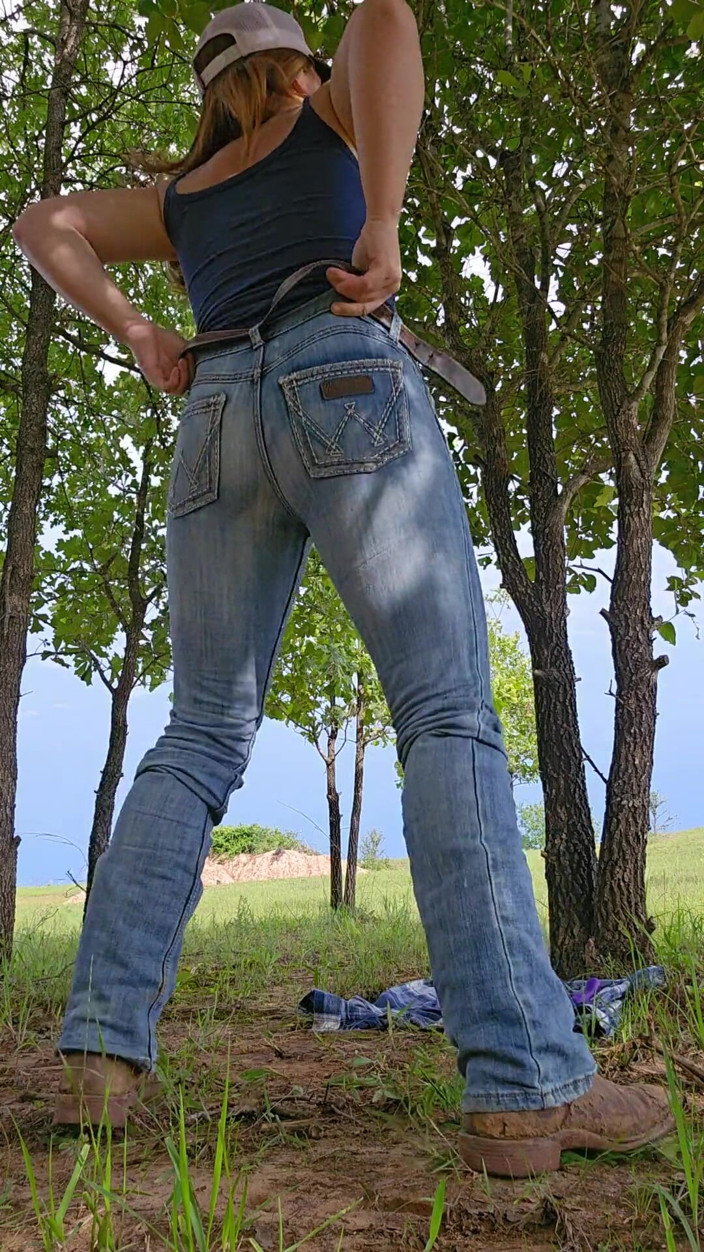 NaughtyRedFarmgirl: Pelirroja folla culo y coño chorros afuera