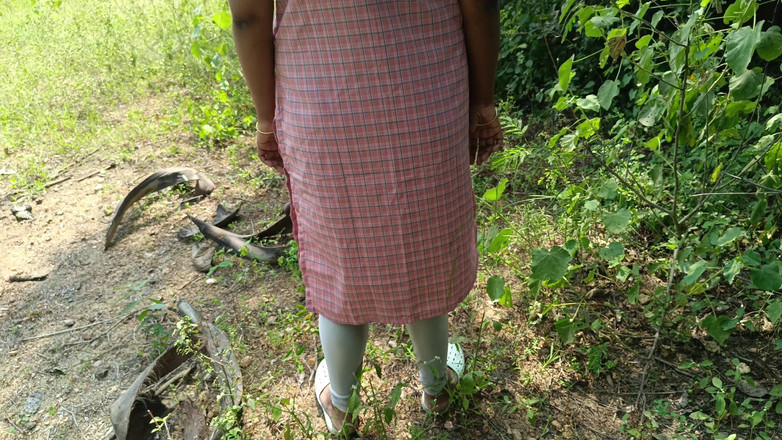 Apple baby: Uniform studentka venku