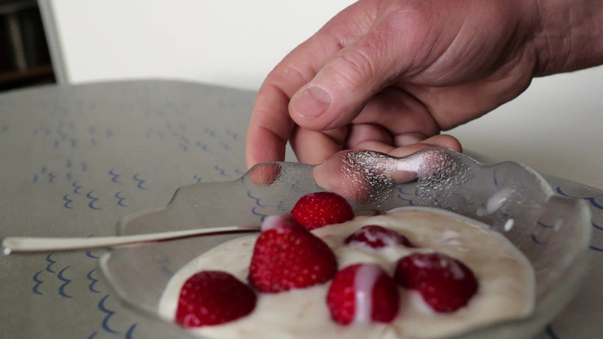 Strawbeerries with Cum Creme (Gay and Hetero Club Pardon)