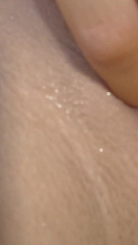 Bellissima Ragazza Bionda Si Scopa Con Un Grosso Dildo